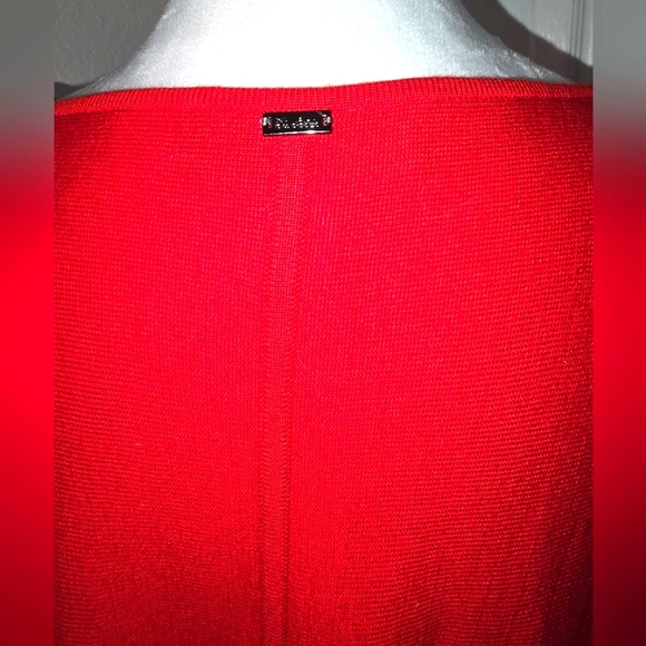 ST.JOHN red wool poncho with black inside framing. Size P/S - Picture 4 of 12